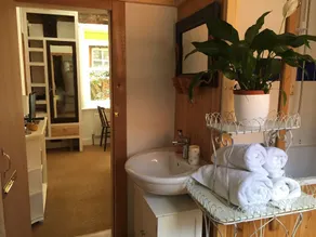 Rooms At No Three-Chameleon House - Image 5