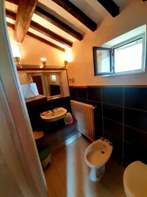Charming 4-bed Cottage 15 Minutes From Florence - Image 2