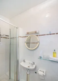 Yenton Hotel - Image 3