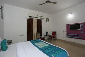 Oyo 4110 Near Apollo Hospital - Image 2