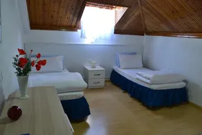 Central Hotel - Image 2