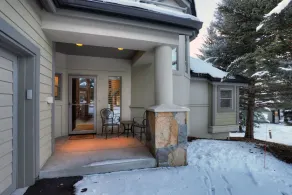 Luxury 4-Bedroom Home Close to Slopes with On-site Hot Tub 4 Home by RedAwning - Image 4