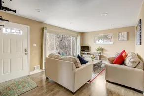 Sunny 5 Bedroom House - Image 5