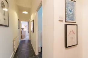 NEW Bright 2BD Flat in the Heart Alexandra Palace - Image 2