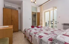 Beautiful Home in Lovrecica With Wifi and 2 Bedrooms - Image 2