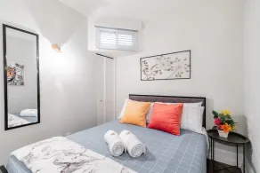Upscale 1BR Apartment w Netflix - Prime Location - Image 5