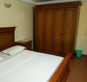 Chic Hotel - Image 3