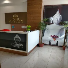OYO 80481 Hotel Fun City - Image 3
