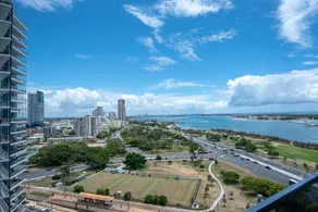 Iconic Luxury Apt with Sea View - Image 3