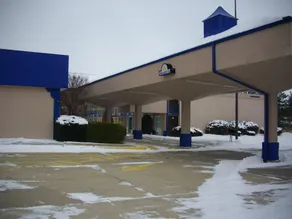 Macomb Inn - Image 5