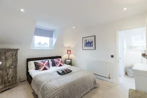 JOIVY Dazzling 2BR flat near by East Putney station - Image 2