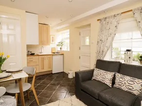 October Cottage - Image 5