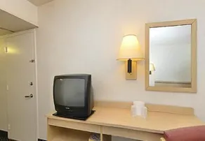Budget Inn - Image 3