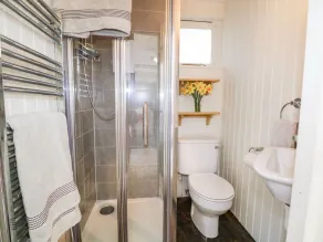 Woodmancote Lodge - Image 5