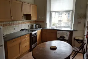 3 Bedroom City Flat in Edinburgh - Image 2