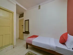 OYO 16533 Hotel Sudarshan - Image 4