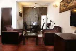 OYO 358 Hotel Golden Leaf - Image 2