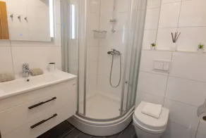 Makarska Beach Apartment Lucija - Image 4