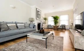 The Luxe Chelsea Townhouse - Image 3