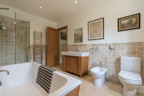 Altido Modern Countryside Estate W/ Lakes Between Chipping Norton And Soho Farmhouse - Image 5