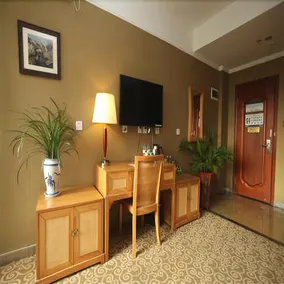Red Lion Hotel - Image 2