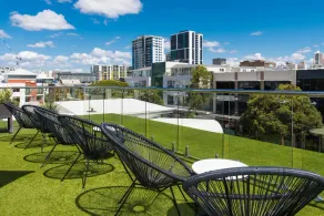 Hollywood Style Studio With Fantastic Roof Terrace - Image 2