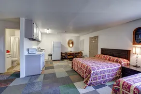 Crimson Hills Motel - Image 4