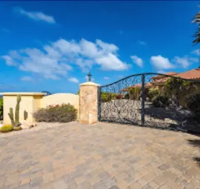 Beverly Hills Aruba - Image 3