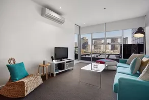 Melbourne Holiday Apartments at McCrae Docklands - Image 3