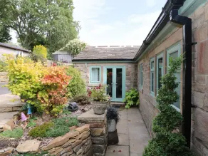 Rhinegold Bungalow - Image 2