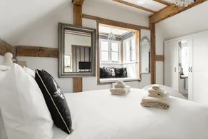 Plume Apartment by Creative Stays - Image 2