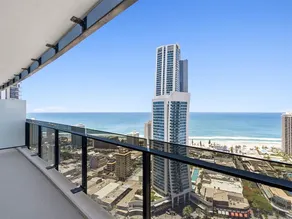Sealuxe Central Surfer Paradise Spacious Deluxe Ocean View King Spa Apartment - Image 5