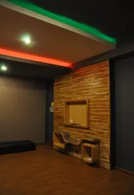 In And Out Hotel - Image 5