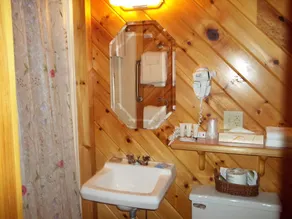 Wiscasset Woods Lodge - Image 4