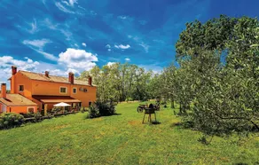Amazing Home in Sumber With Wifi and 4 Bedrooms - Image 5