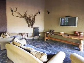 Lukafrica Riverside Chalets - Image 5