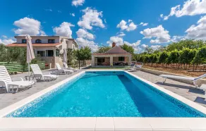 Amazing Apartment in Donje Rastane With 3 Bedrooms, Wifi and Outdoor Swimming Pool - Image 5