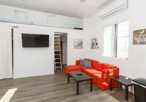 Modern Loft Rooftop Deck Venice Beach Studio Bedroom Apts by RedAwning - Image 5