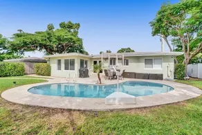 Just A 3.5 Mile Drive To Lauderdale By The Sea 4 Bedroom Home by Redawning - Image 3