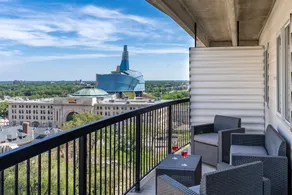 Fort Garry Place Furnished Suites - Image 4