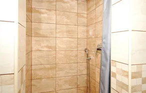 Beautiful Home in Kastel Stafilic With Wifi and 4 Bedrooms - Image 3