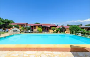 Awesome Apartment in Rovinjsko Selo With Outdoor Swimming Pool, Wifi and 2 Bedrooms - Image 4
