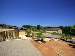 Comfortable chalet with a covered terrace, on a slope - Image 3
