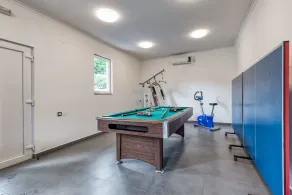 New elegant villa with pool, quiet area, close to the beach - Image 2