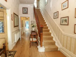 Lyndhurst - Image 4