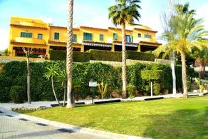 Sierra Cortina jardin, sol y playa - Image 3