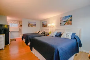 The Holiday House - Image 2
