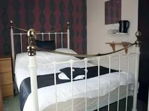 New Osborne Hotel - Image 2