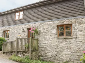 Barn End - Image 4
