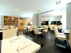 Elegant Apartment in Meina with Lake View - Image 3
